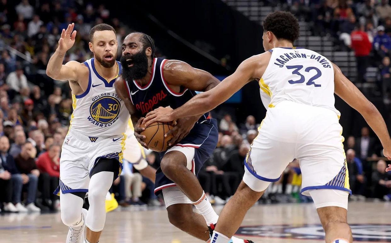 关于南韩男篮翻盘尼克斯，哈登关键制胜的信息