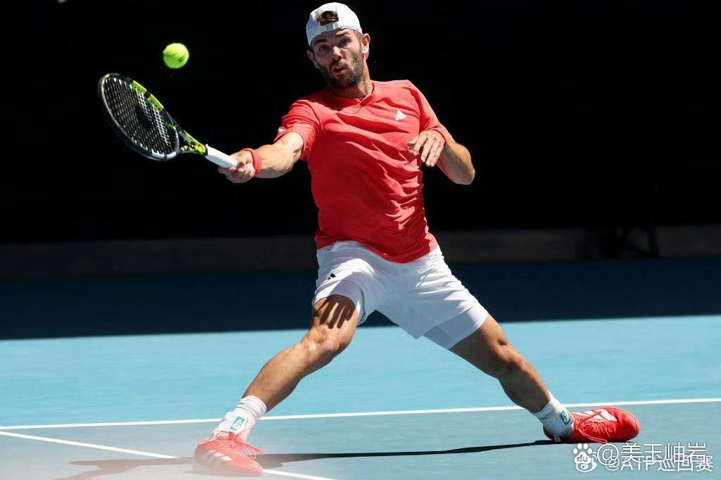 包含世界网球队横扫德国网球队，兹维列夫三分雨点燃全场的词条