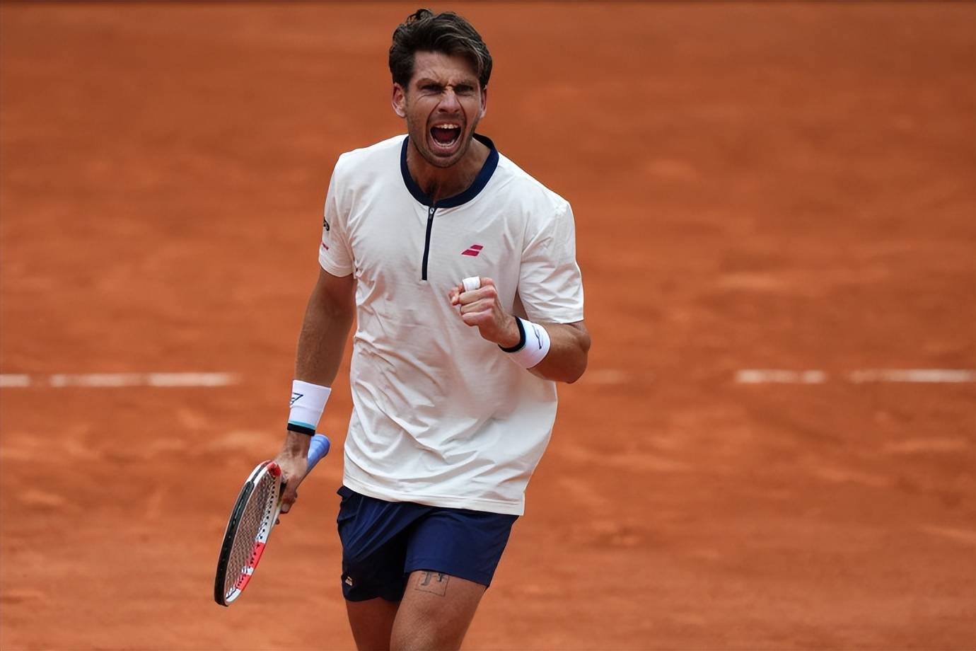 法国网球队爆冷日本网球队，梅德韦杰夫绝境逆转