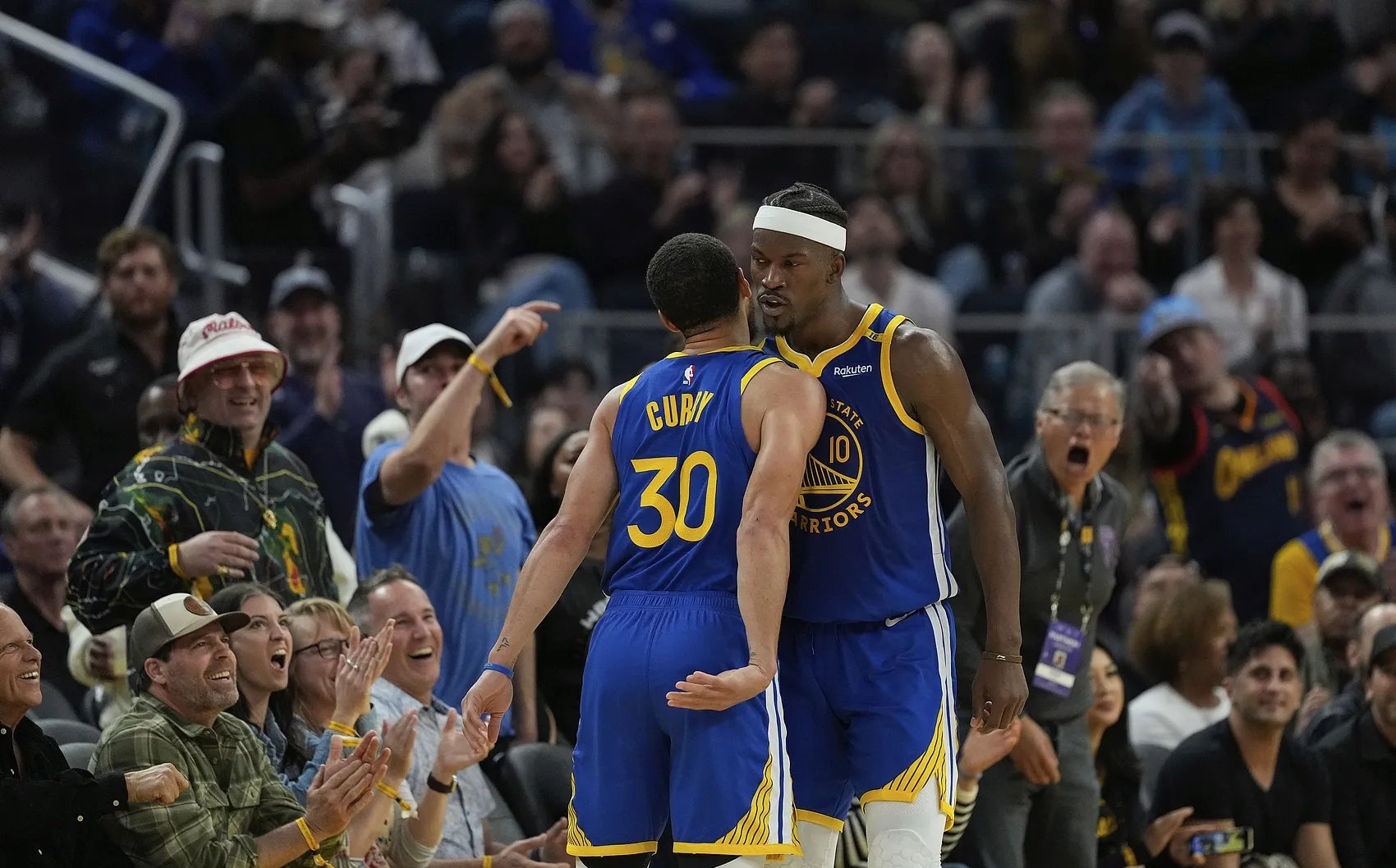 关于掘金鏖战篮网B队，巴恩斯关键制胜的信息