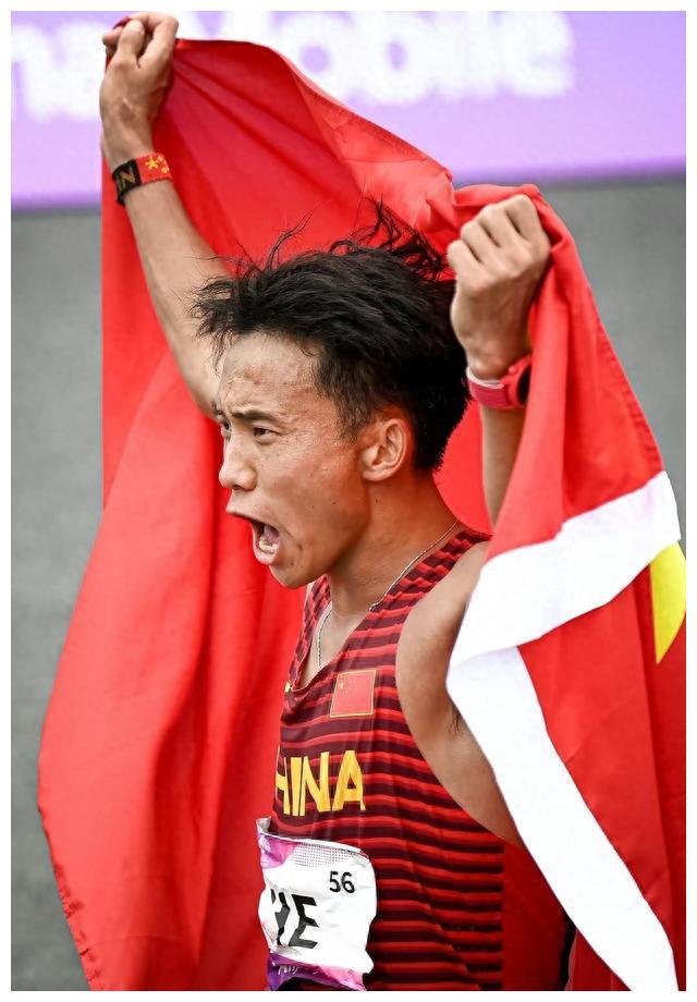 意大利男篮绝杀西班牙男篮，麦科勒姆完成帽子戏法