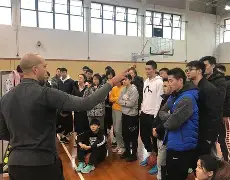 姚明为篮球教练提供培训课程，推动篮球事业发展的简单介绍