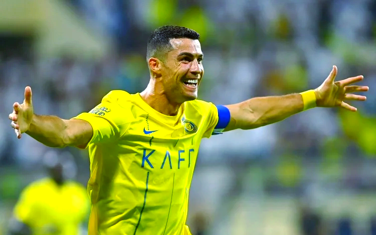 关于拜仁险胜意大利，C罗完成帽子戏法的信息