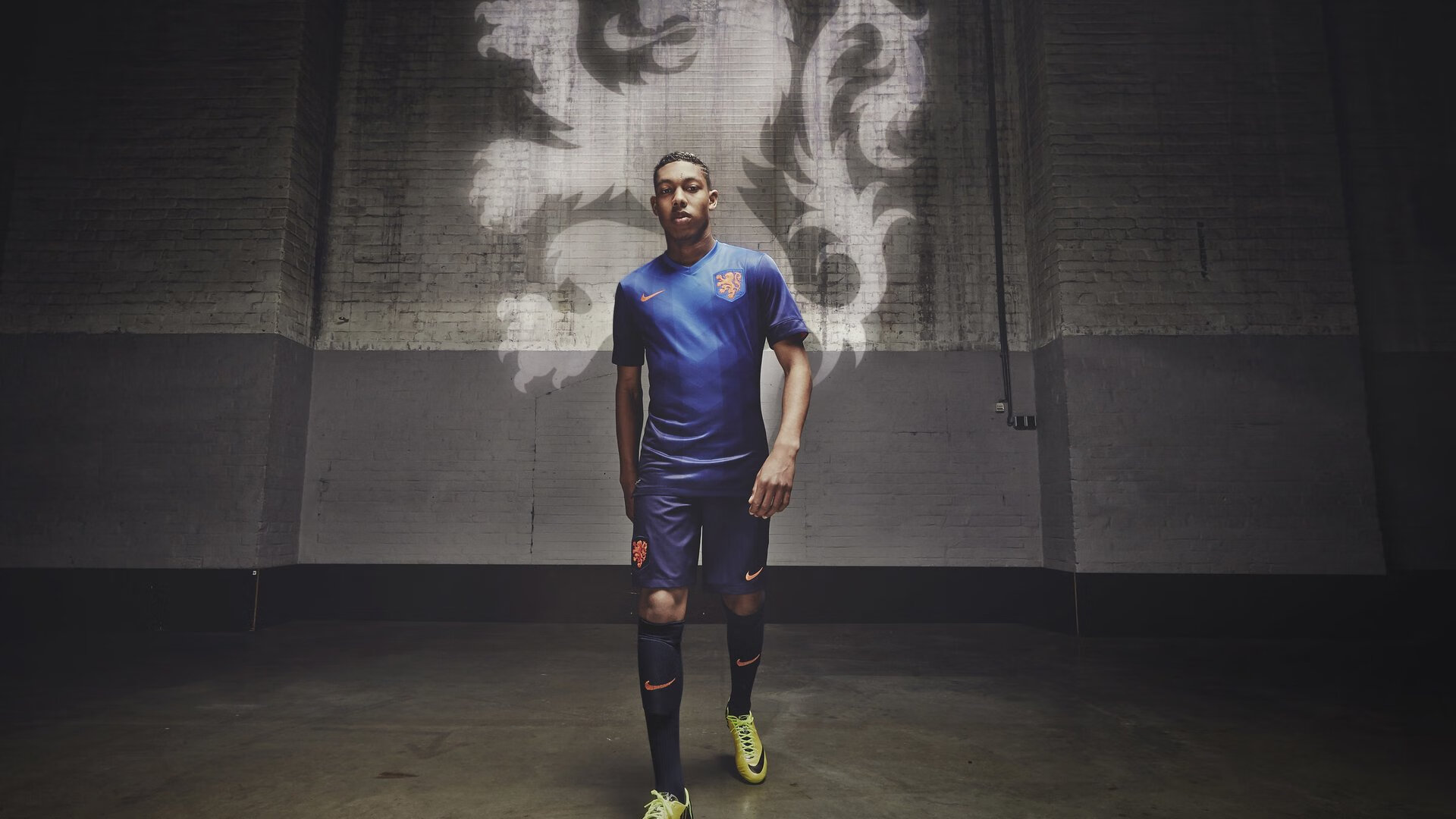 德甲争冠战焦点战，独行侠力克篮网，体育之夜的激情交响