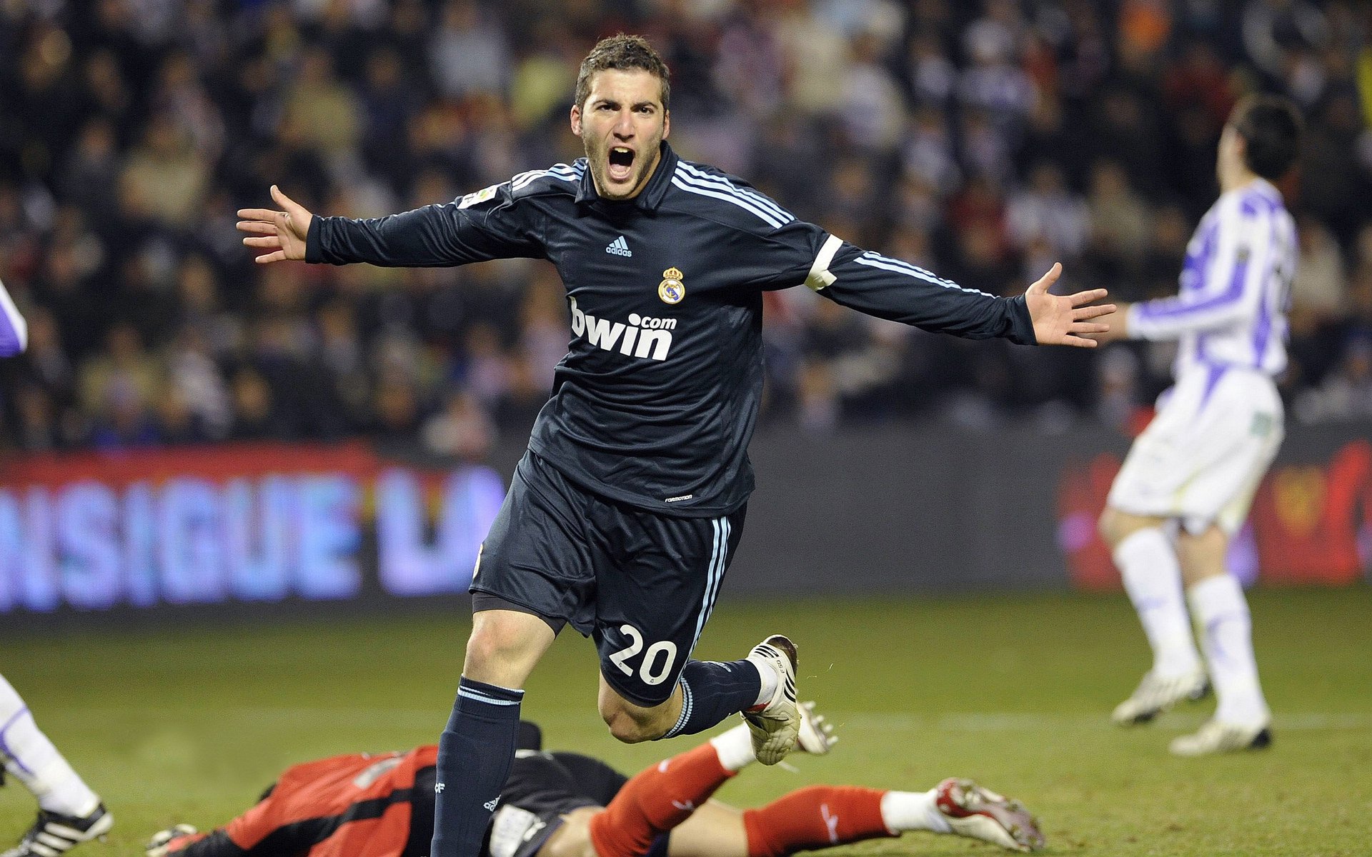 尼斯收割西班牙，阿圭罗如何从英超传奇变身为欧联关键先生